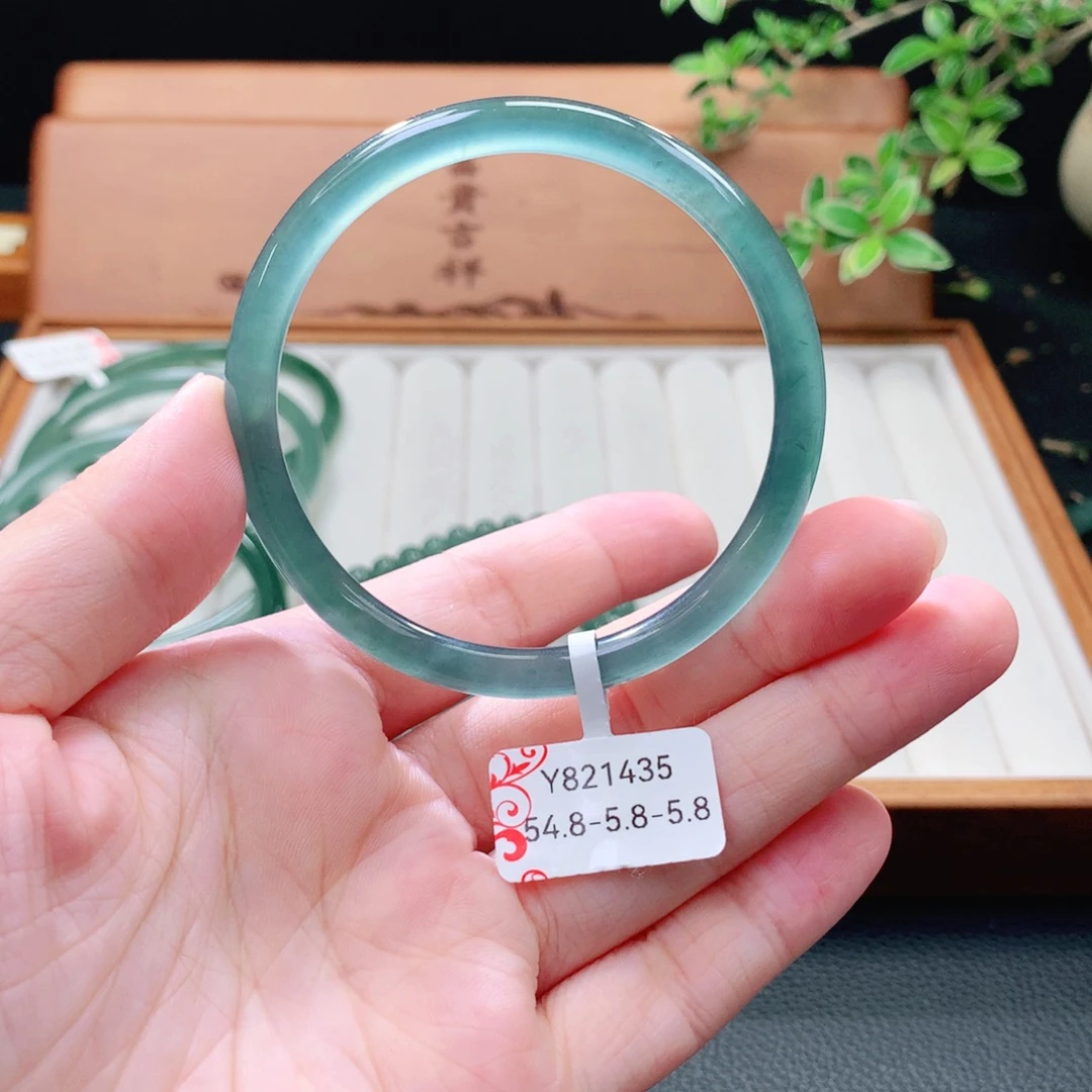 翡翠未镶嵌手镯（圆镯）