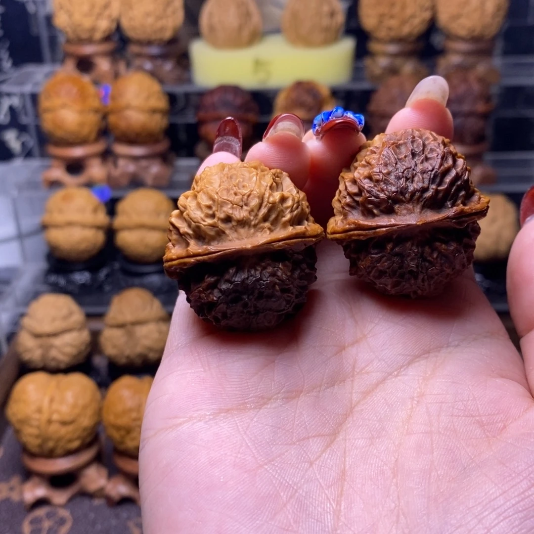 文玩核桃把件Z42七彩珊瑚纹绣球35尺