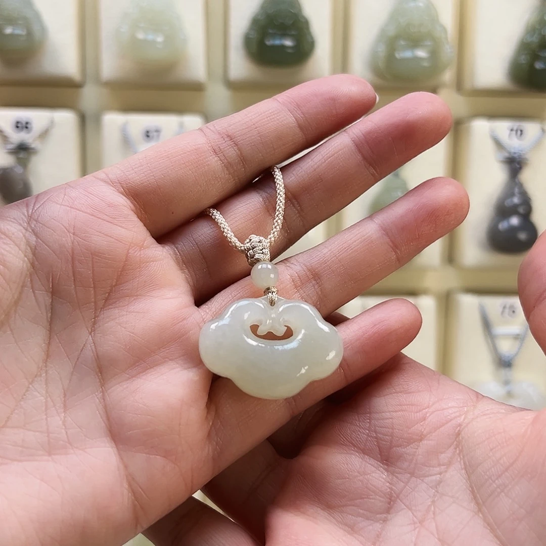 依***乐和田玉未镶嵌颈饰