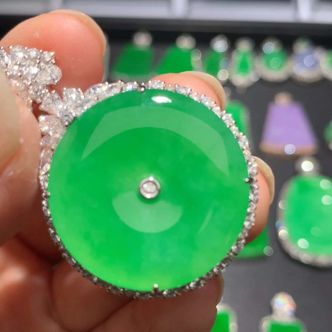 翡翠颈饰18K金镶嵌翡翠