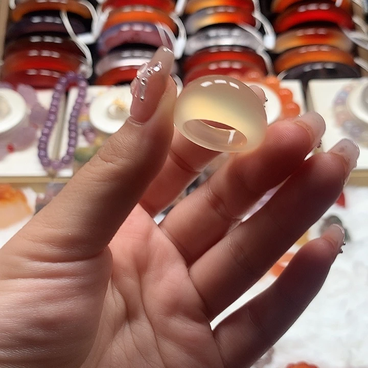 卷****玛瑙/玉髓戒指未镶嵌