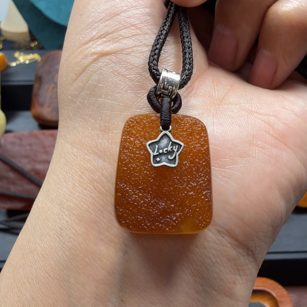 琥珀吊坠(赠链)未镶嵌