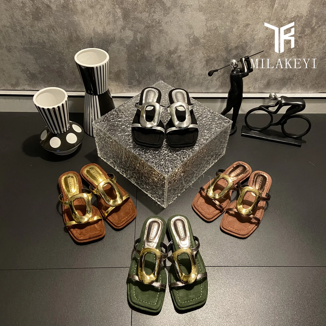 2025年夏季新款法式绝美方头露趾金属扣时尚百搭气质外穿凉一字拖