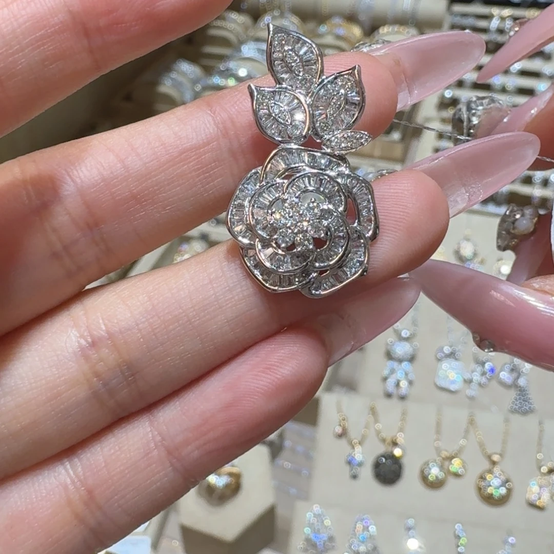 18K金镶嵌钻石吊坠(不含链)