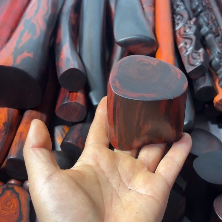 茫***大叶紫檀（黑酸枝木类）