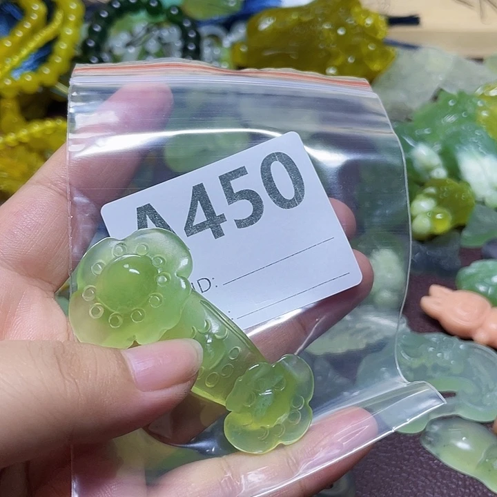 L***F未镶嵌蛇纹石玉颈饰