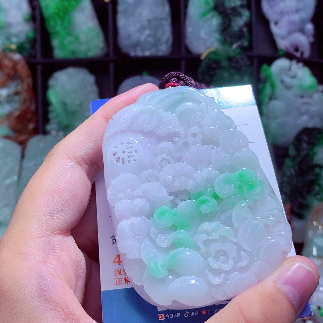 翡翠未镶嵌颈饰挂件