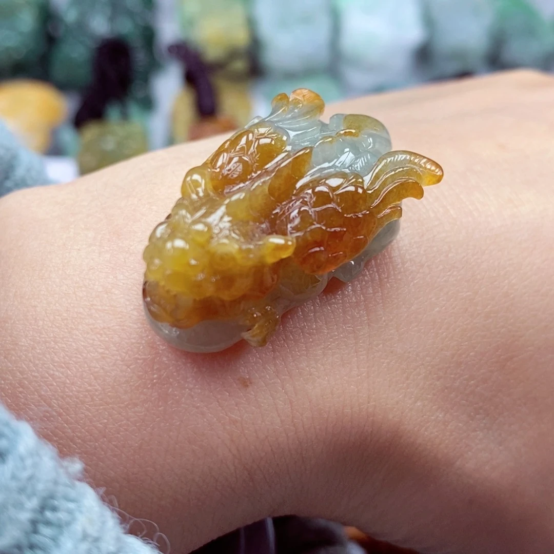 翡翠颈饰未镶嵌翡翠