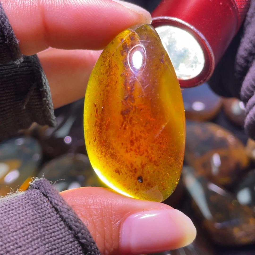 未镶嵌琥珀裸石B****?，