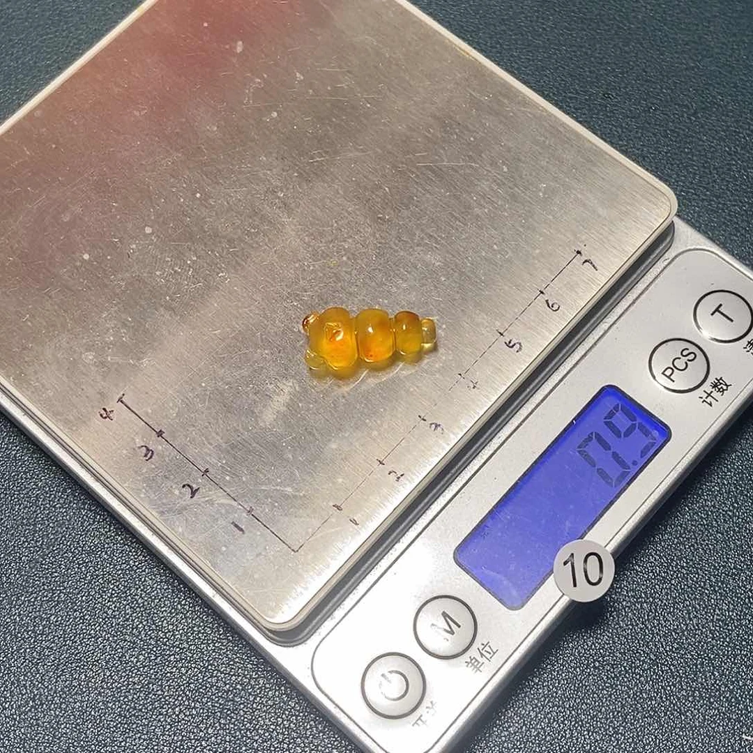 未镶嵌琥珀裸石，