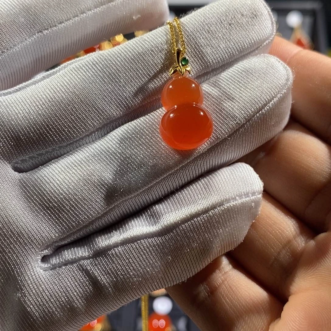 南红玛瑙18K金镶嵌颈饰