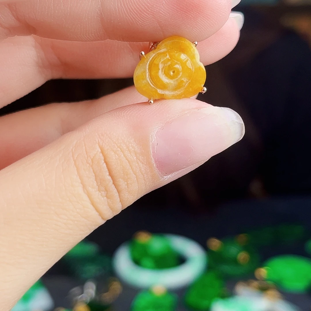 颈饰未镶嵌翡翠多样性
