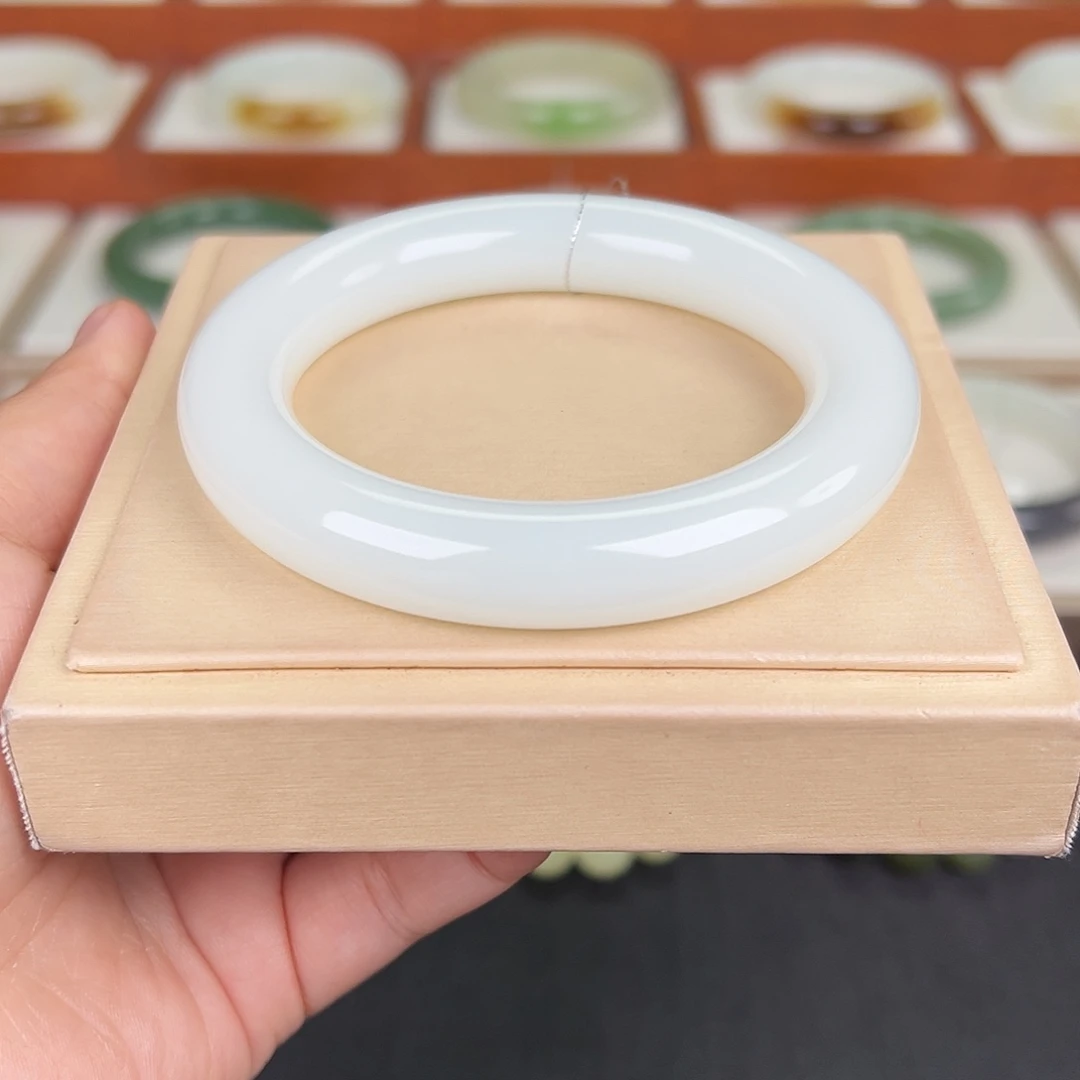 和田玉未镶嵌手镯白玉