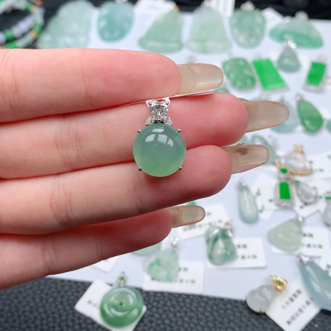 翡翠18K金镶嵌颈饰天然翡翠