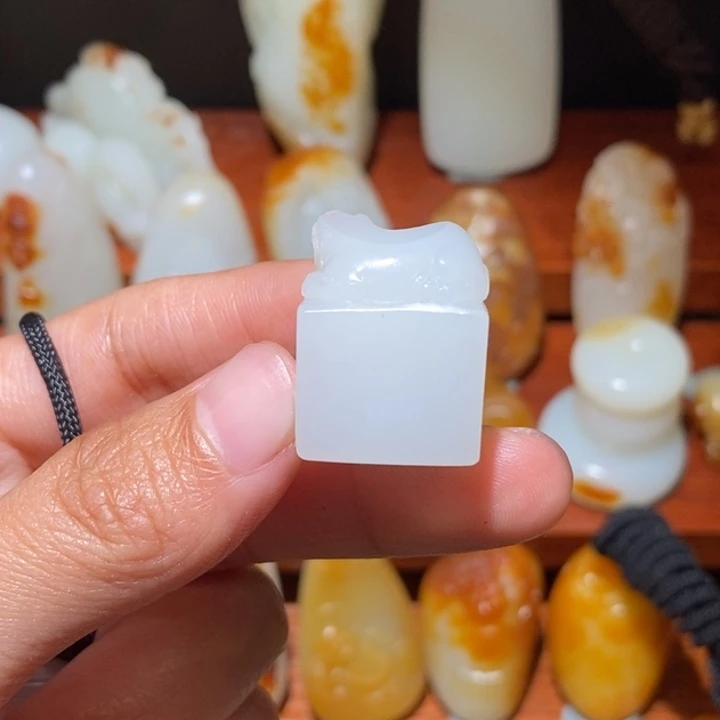 8***3和田玉未镶嵌颈饰