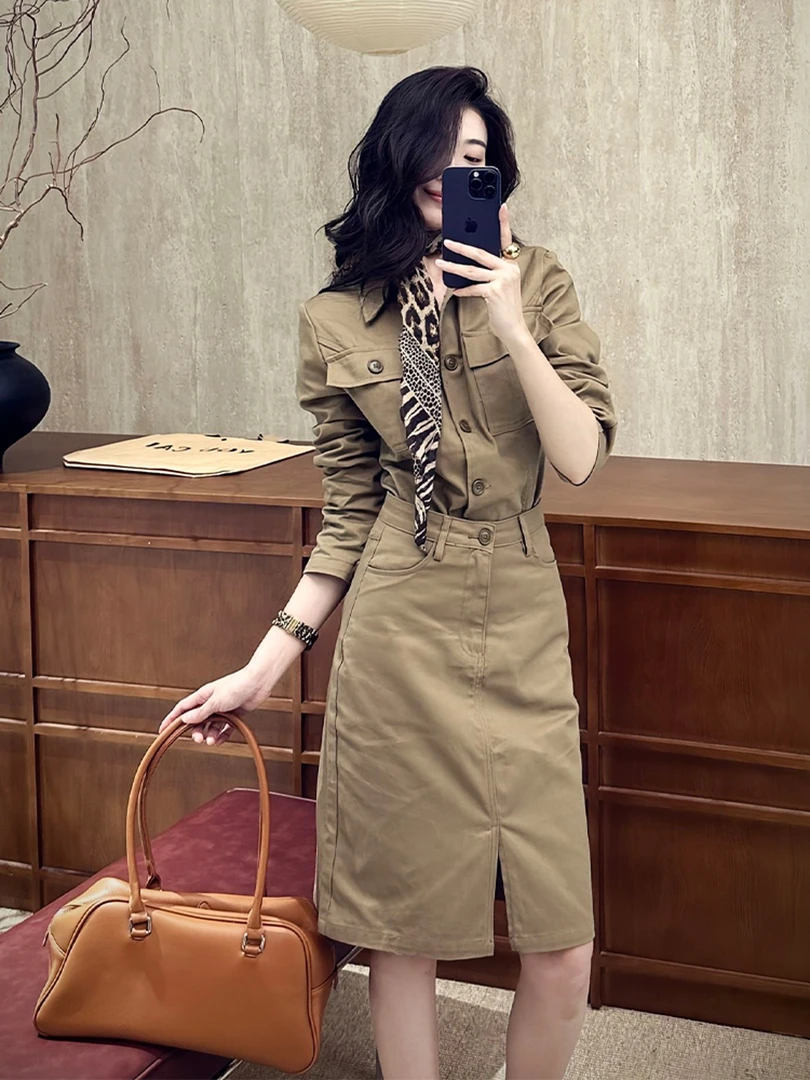 2025超火穿搭一整套姐系贵感又酷又飒高级感卡其色衬衫套装裙女秋