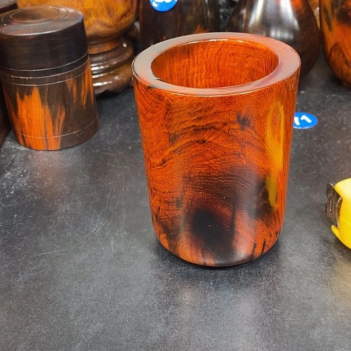 啊***看酸枝笔筒一个漂亮