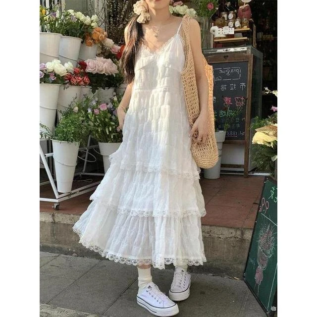 甜美减龄白色法式吊带连衣裙女装春季度假风小个子宽松蛋糕长裙子