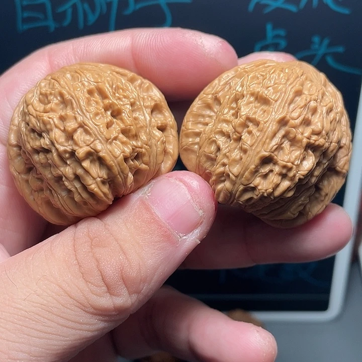 文玩核桃把件42绣球