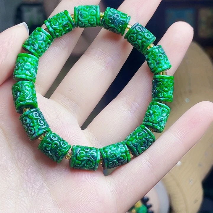 翡翠未镶嵌颈饰多样性