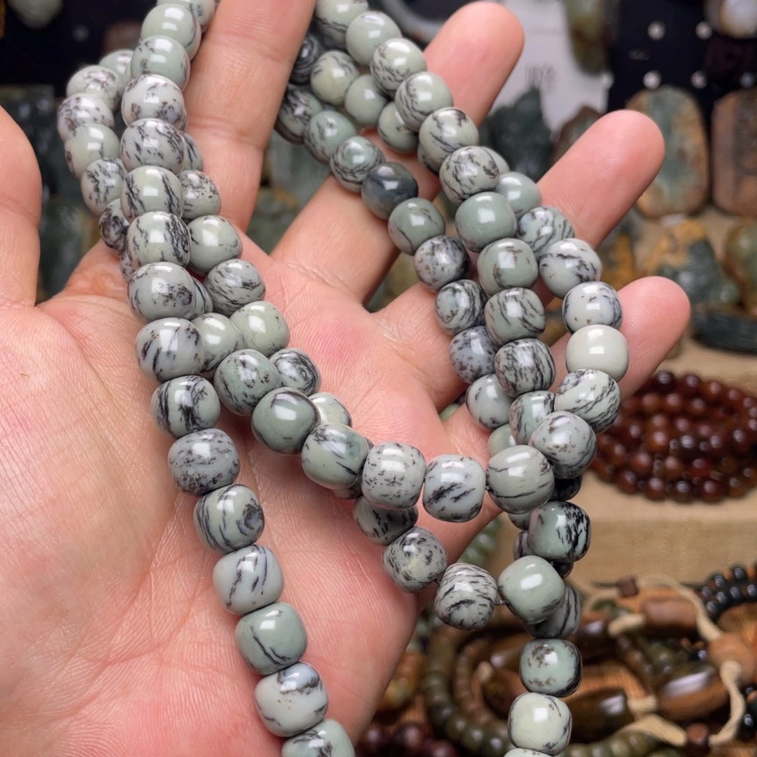 透闪石质玉未镶嵌颈饰10×9