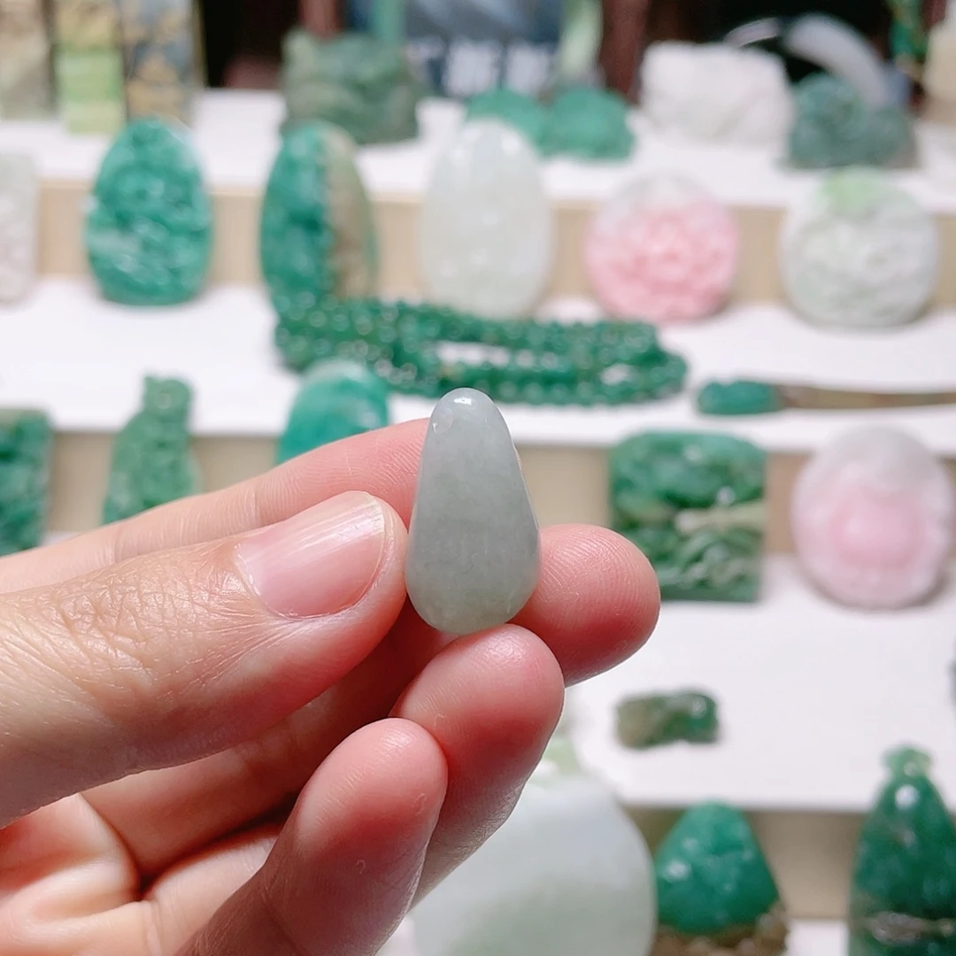 独山玉未镶嵌颈饰