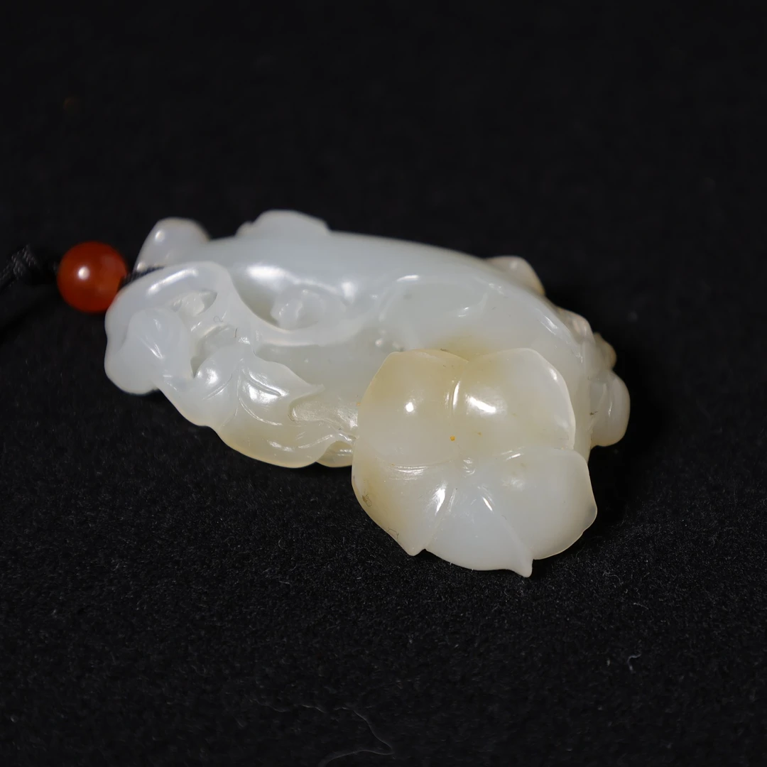 16F87 清 白玉丝瓜坠