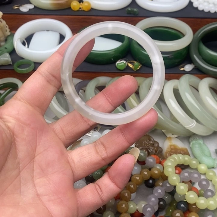 和田玉未镶嵌手镯