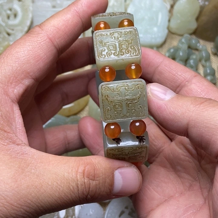 和田玉未镶嵌挂件