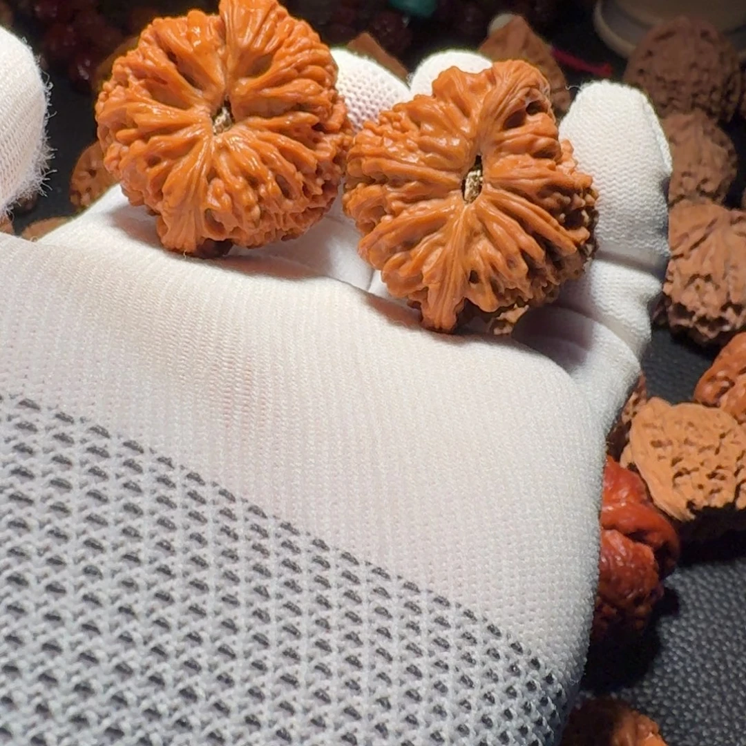 吊坠文玩核桃顺丰到付南疆石