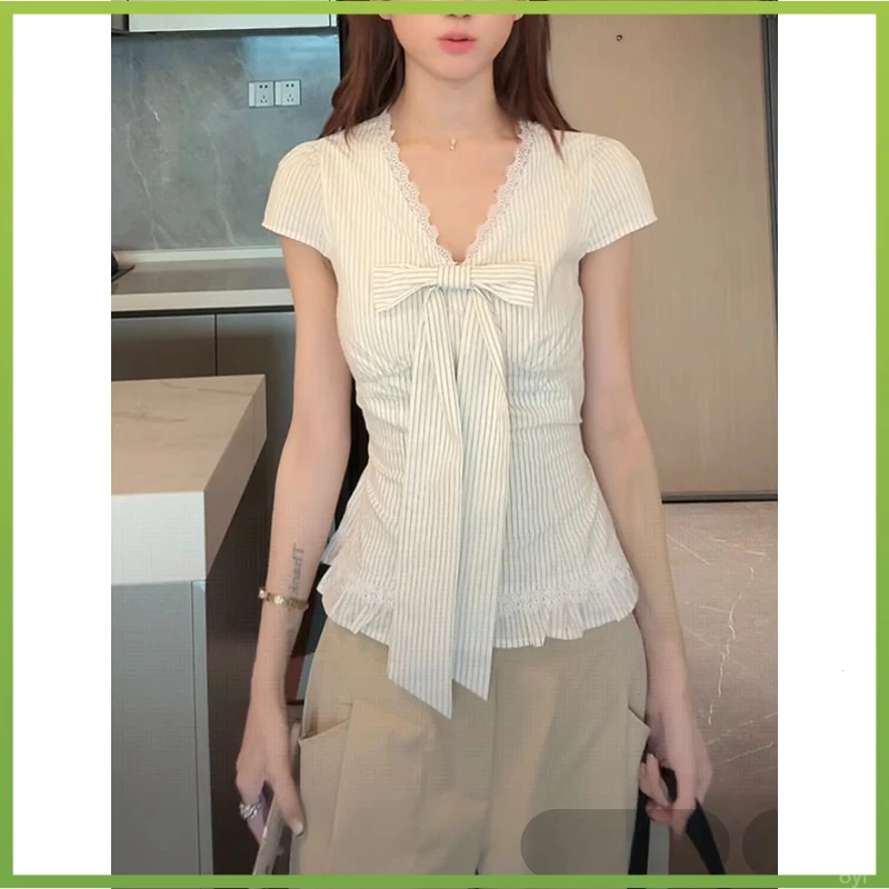 甜美设计感少女气质温柔夏季花边上衣蕾丝条纹t恤蝴蝶结短袖女V领