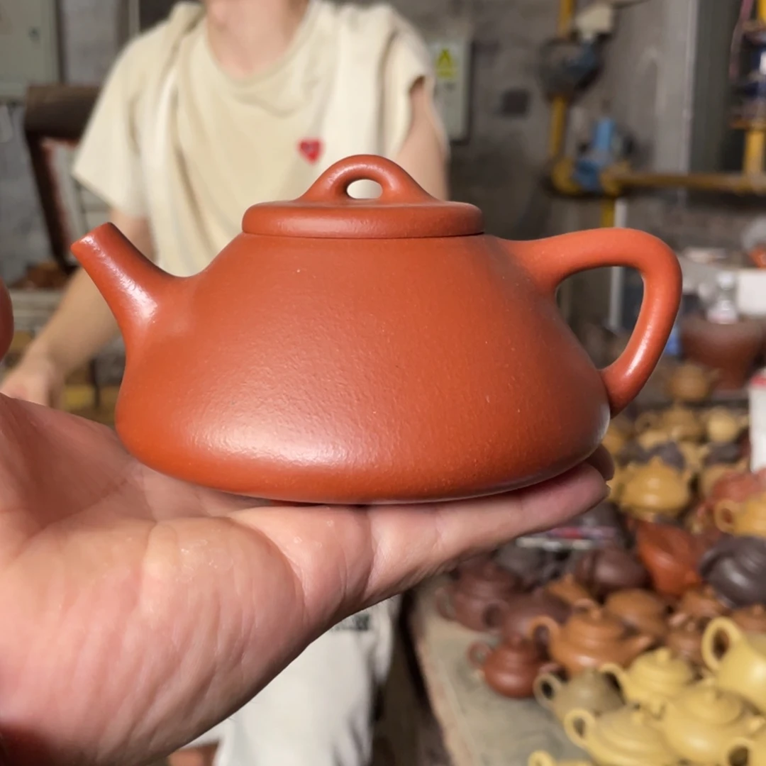 茶壶紫砂ZQ。  老朱泥。 子冶石瓢。  260CC