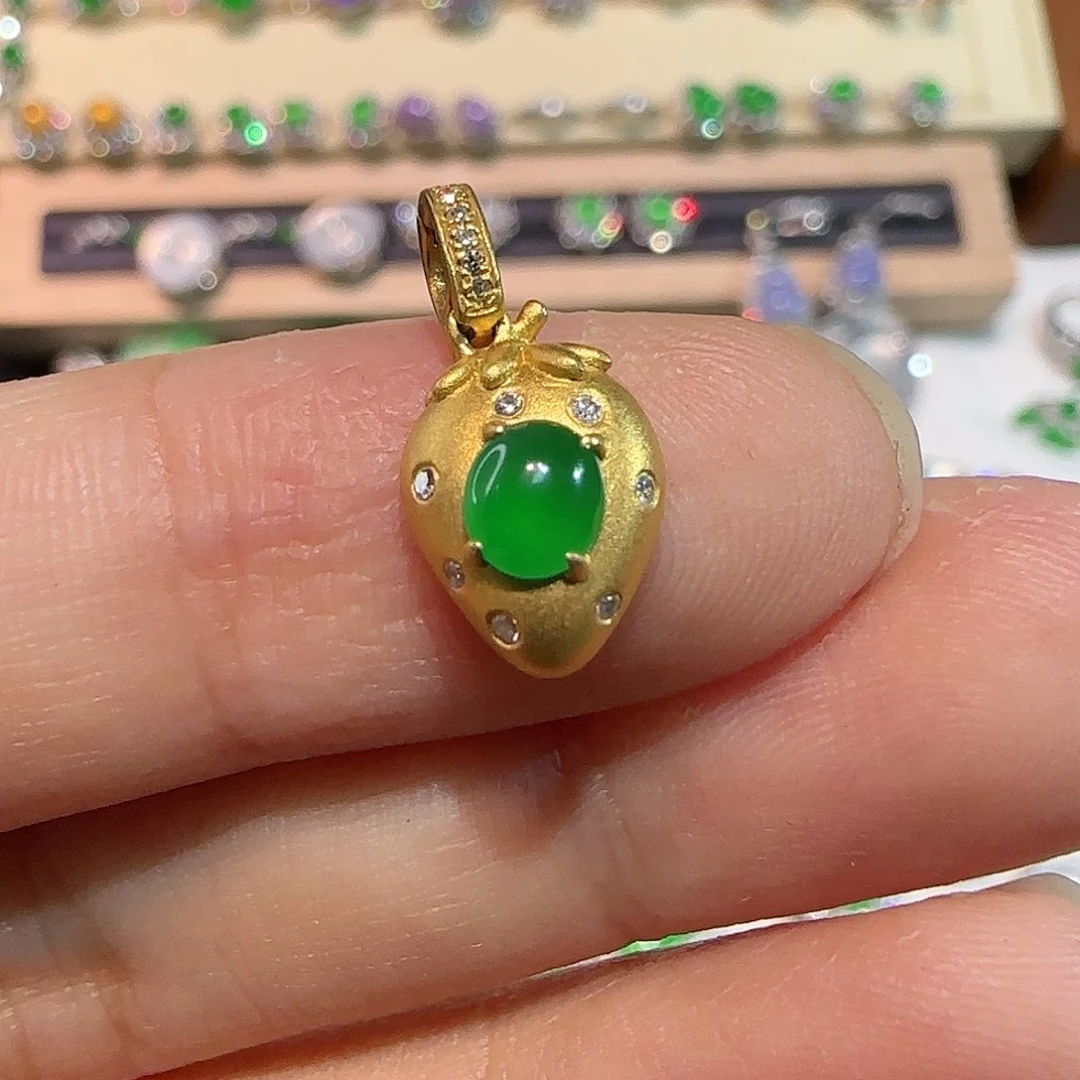 翡翠18K金镶嵌吊坠(不含链)草莓提溜