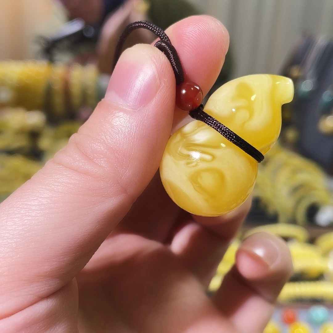 琥珀未镶嵌颈饰葫芦