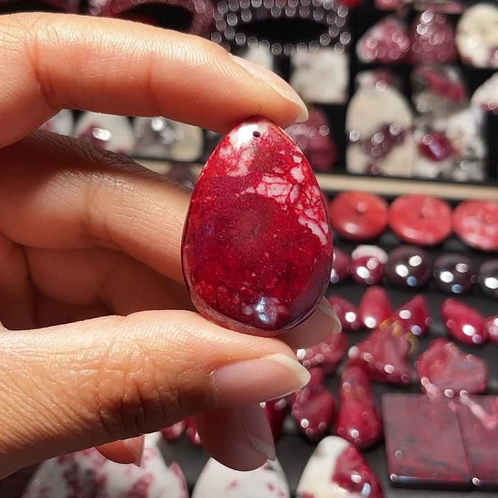 天然辰砂原矿水滴吊坠29.1克