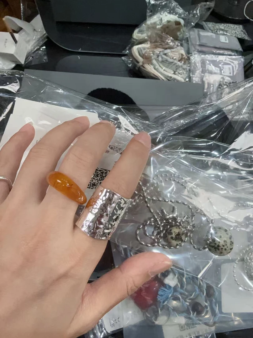 钛钢塑料戒指 【 雨•美 推荐 】00080棕色异形戒指00081宽版银戒指