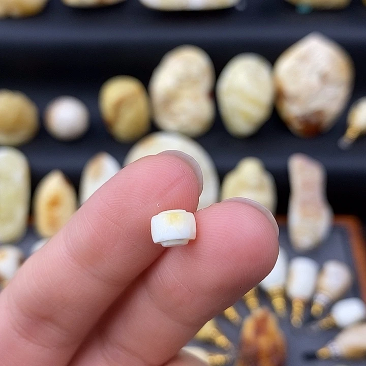 琥珀未镶嵌裸石6微瑕线束瓷白花