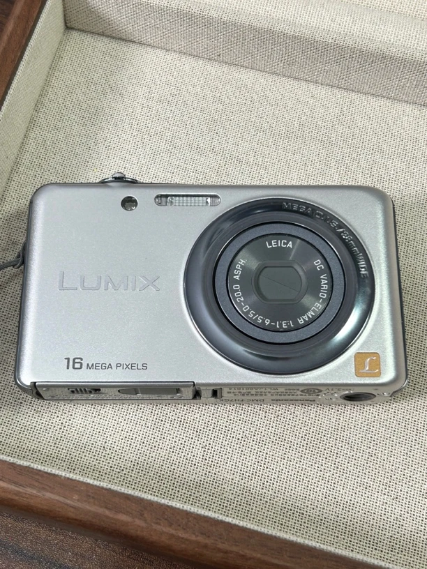 9新 Panasonic/松下 fh7 银色 1600w像素复古ccd数码相机