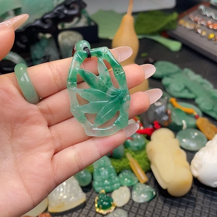 石英质玉未镶嵌吊坠