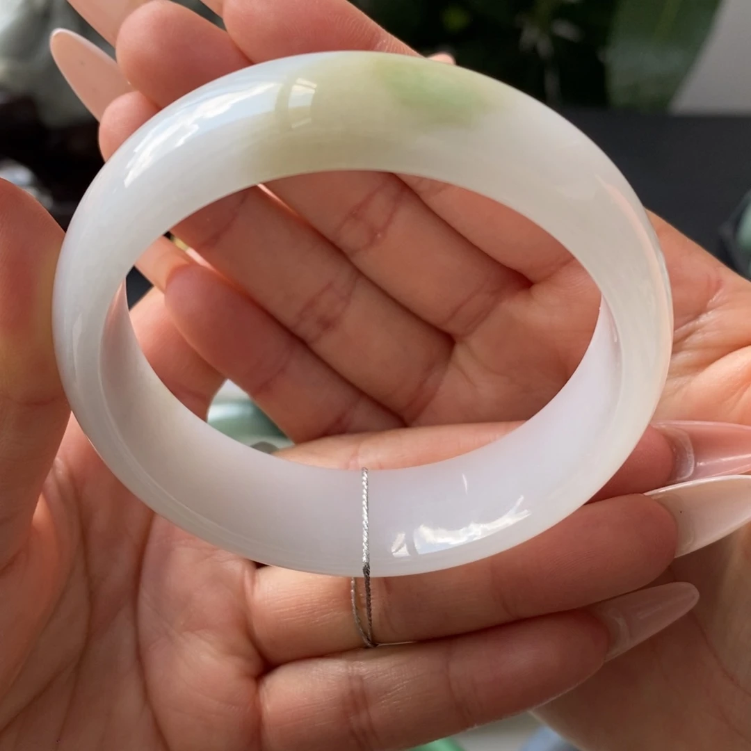 翡翠手镯未镶嵌天然