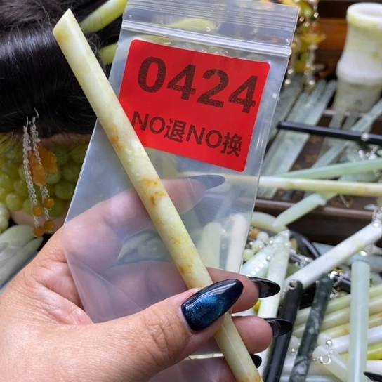 狸***波未镶嵌蛇纹石玉发簪