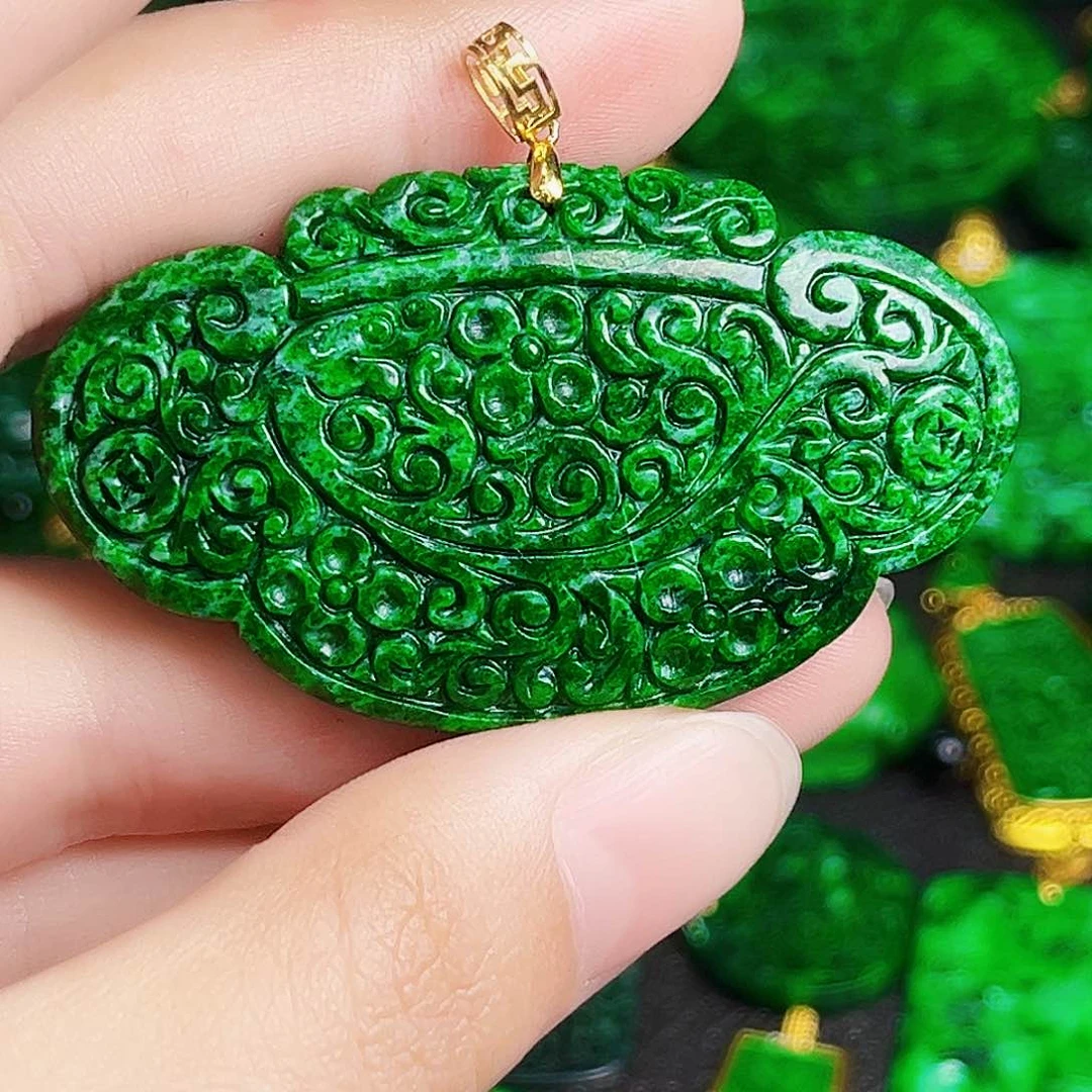 颈饰18K金镶嵌翡翠多样性