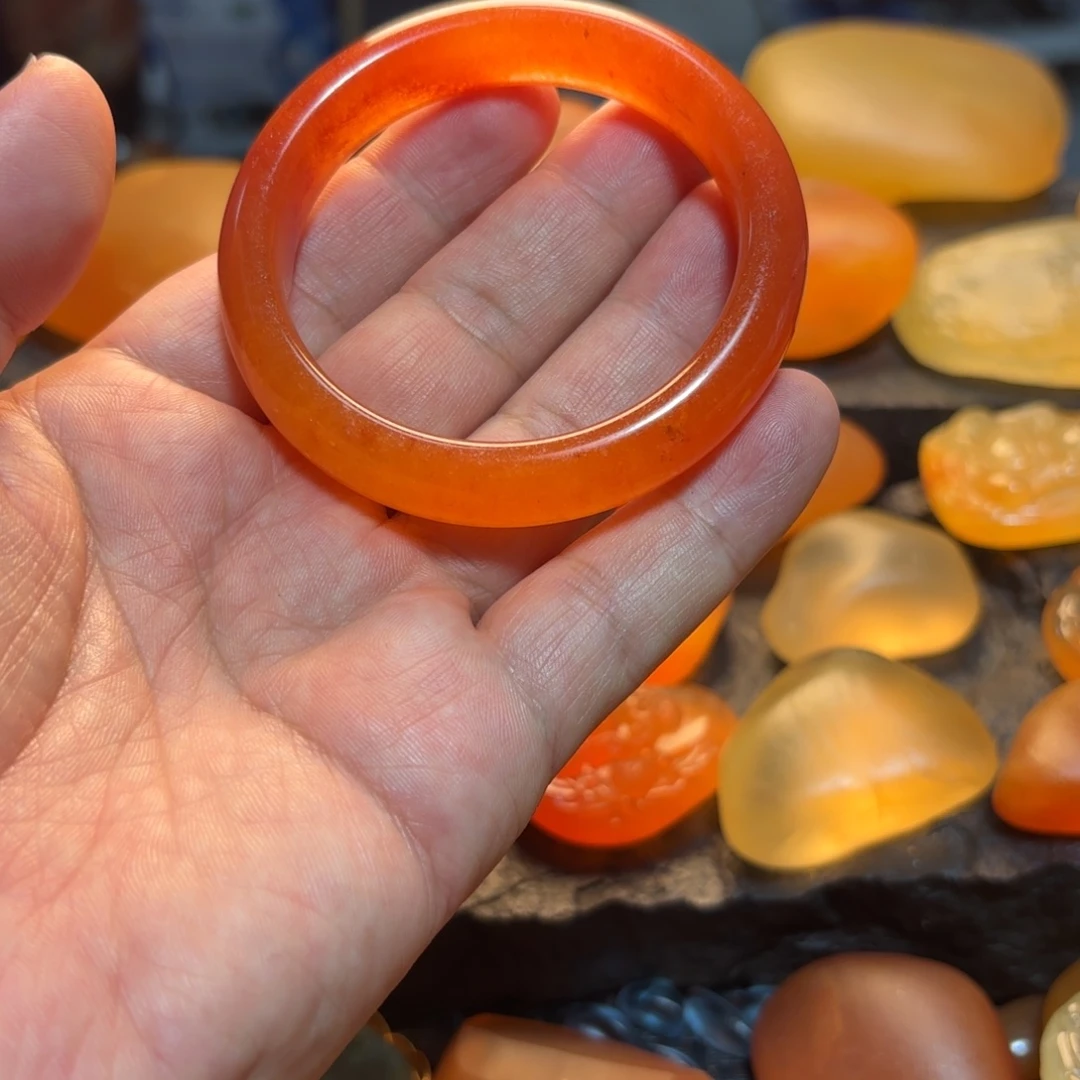 天***子石英岩玉未镶嵌手镯