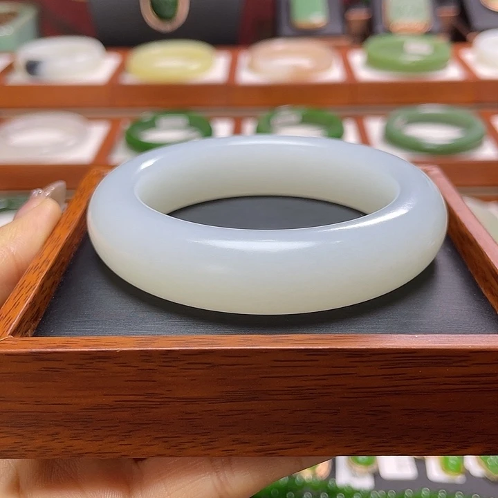 和田玉手镯56未镶嵌