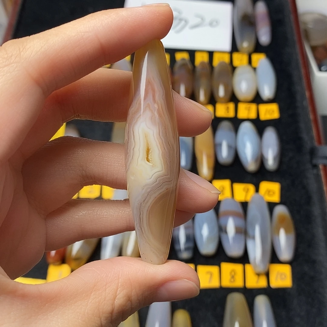 阿***！玛瑙/玉髓未镶嵌颈饰