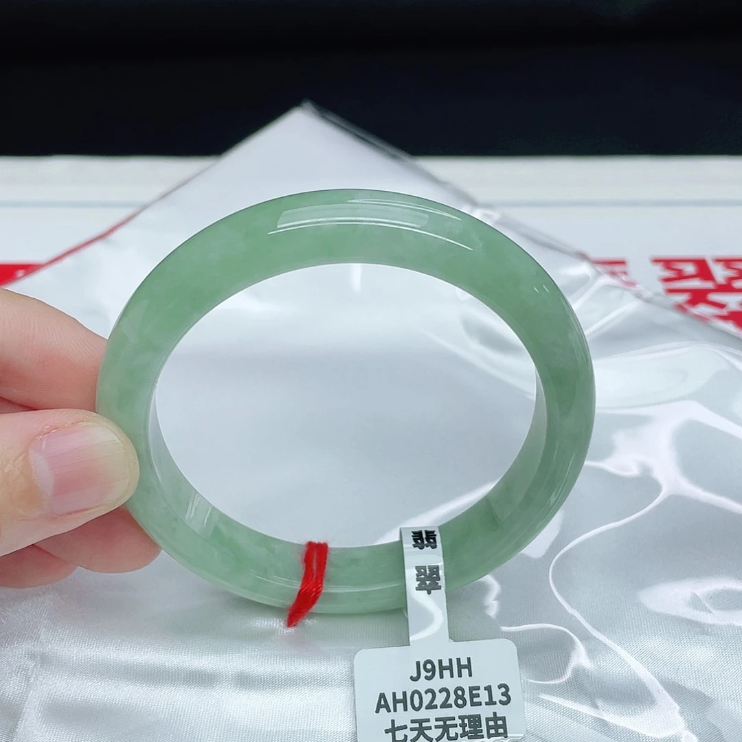 翡翠手镯未镶嵌正57.6