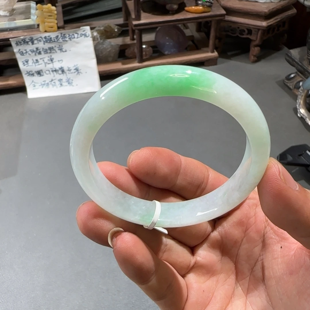 翡翠手镯未镶嵌54圈口
