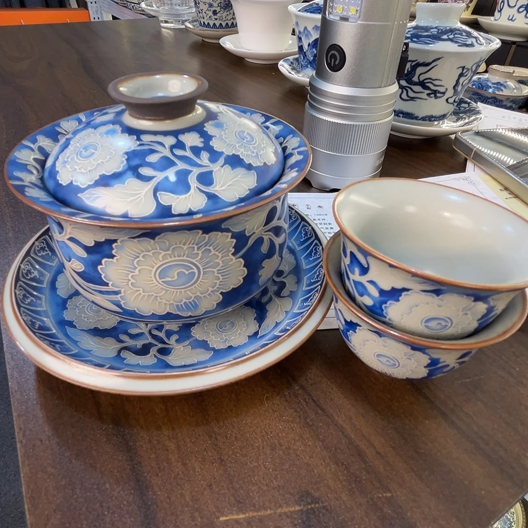 这些盖碗很漂亮！！！