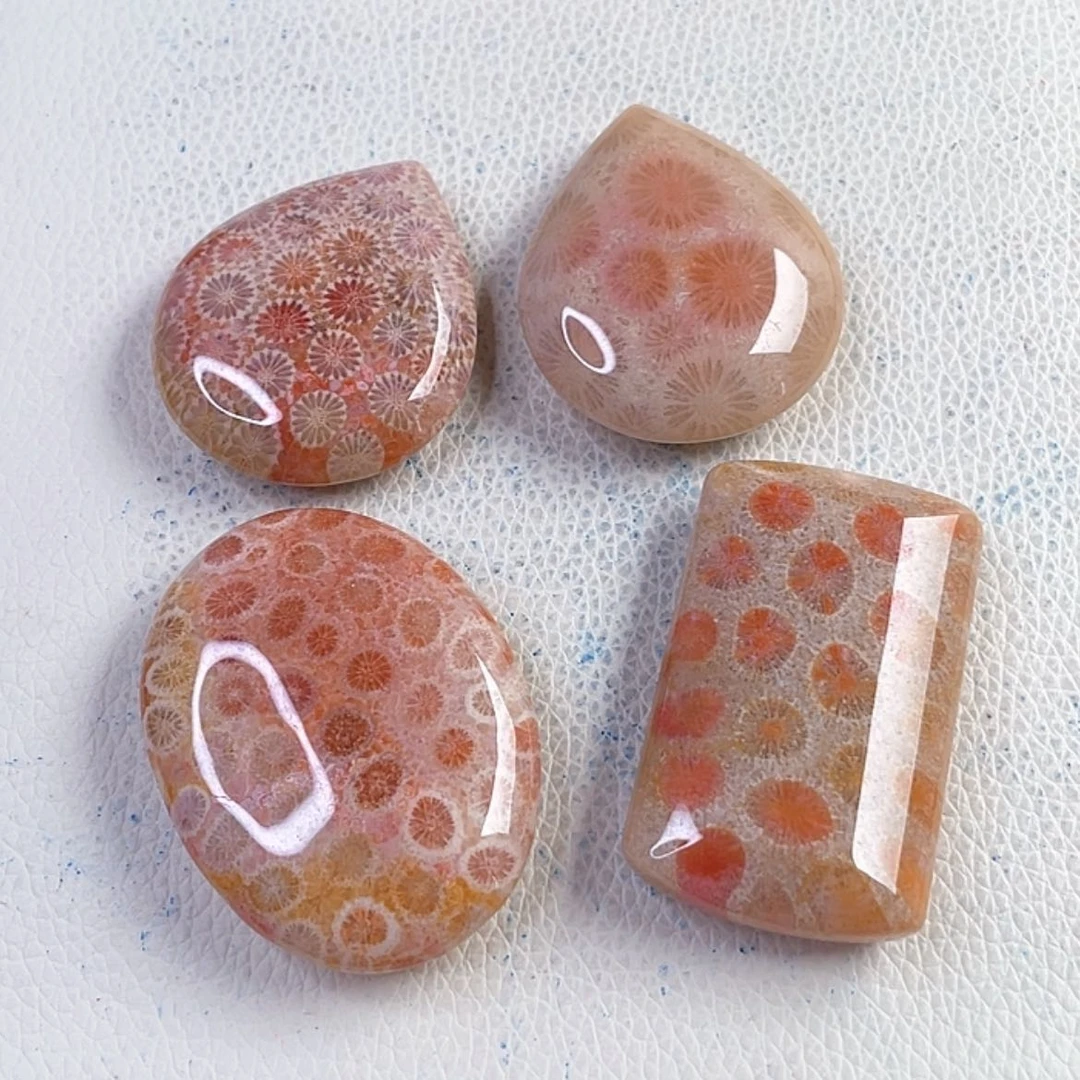 【闪购商品】硅化玉吊坠(赠链)未镶嵌一*点