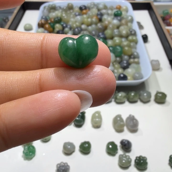 ****～未镶嵌和田玉珠宝半成品